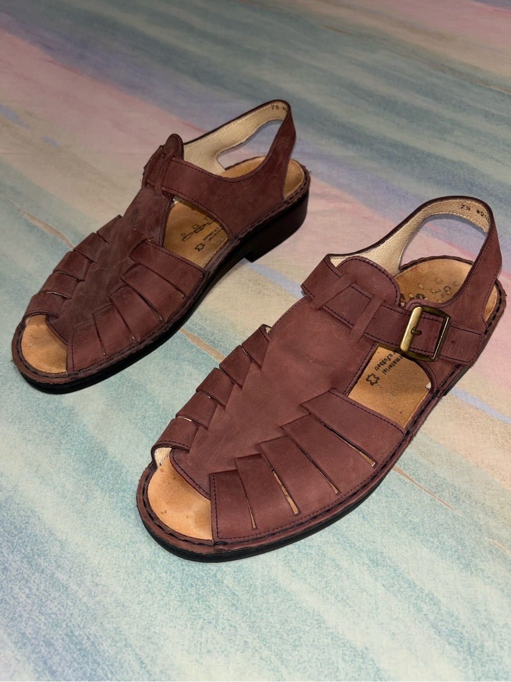 Finn Comfort Fisherman Sandal T-Strap size 7.5 UK / women’s 10 US burgundy